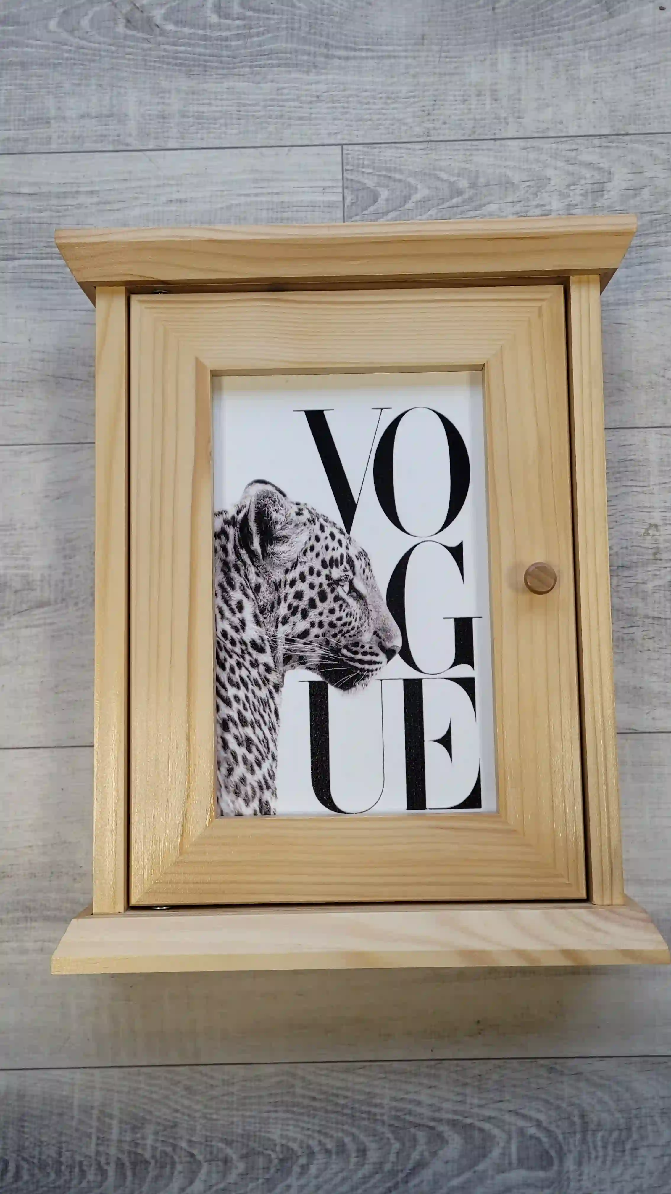 PIKUSA — raktų dėžutė, tamsi mediena, leopardo motyvas
